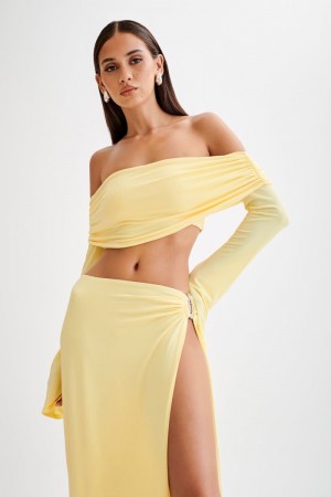 Meshiki Camryn Slinky Off Shoulder Crop Amarillo | AWWU4634