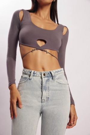 Meshiki Jessie Long Sleeve Cut Out Crop Gris Oscuro | AFMZ6900