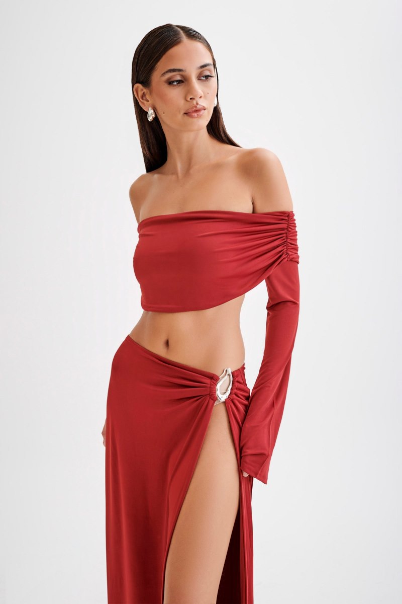 Meshiki Camryn Slinky Off Shoulder Crop Rojas | YNRJ4200