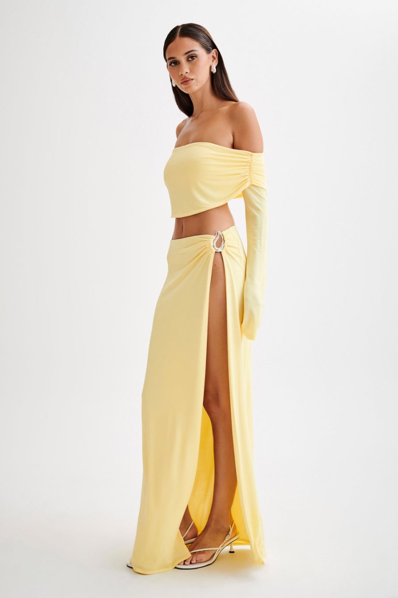 Meshiki Camryn Slinky Off Shoulder Crop Amarillo | AWWU4634