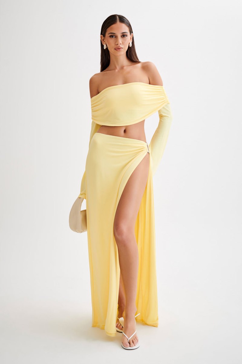 Meshiki Camryn Slinky Off Shoulder Crop Amarillo | AWWU4634