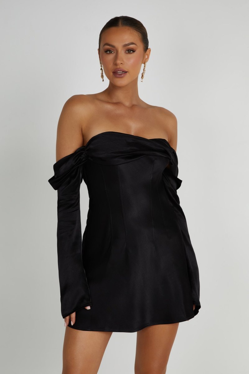 Meshiki Giselle Off Shoulder Satin Negras | GQST4132