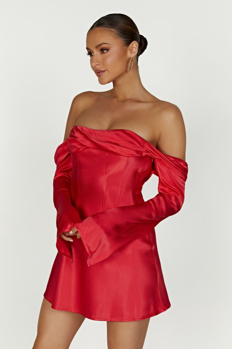 Meshiki Giselle Off Shoulder Satin Rojas | ZRNN9134