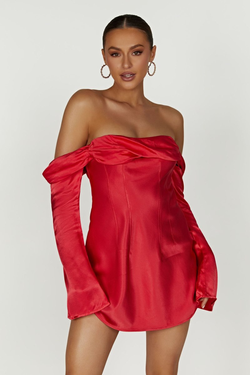 Meshiki Giselle Off Shoulder Satin Rojas | ZRNN9134